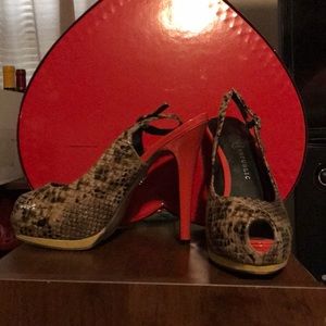 Snake skin size 8 1/2 medium stiletto’s